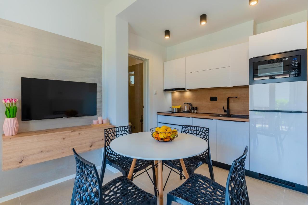 Apartments Ivanka Cres Exterior photo