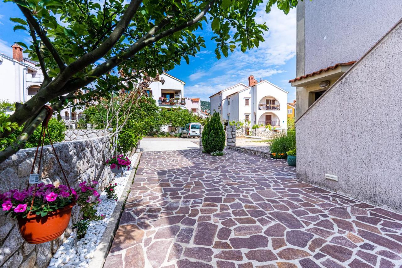 Apartments Ivanka Cres Exterior photo